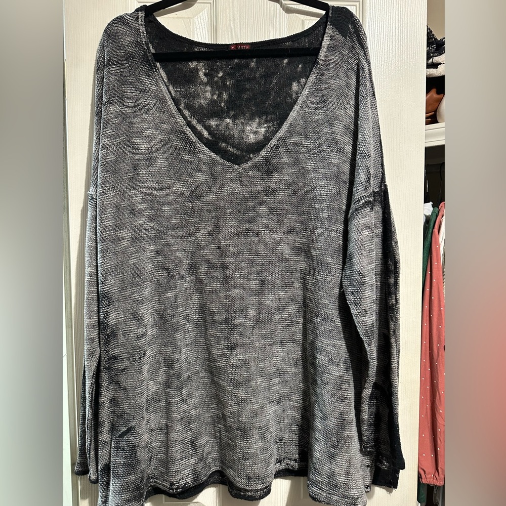T Party LS black and white top. Size 2x